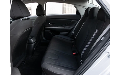Hyundai Elantra - автомобили, коли, обяви за нови и употребявани 9