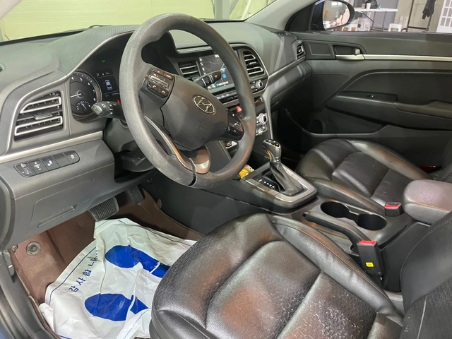 Hyundai Elantra 1.6 Style ! - автомобили, коли, обяви за нови и употребявани 7