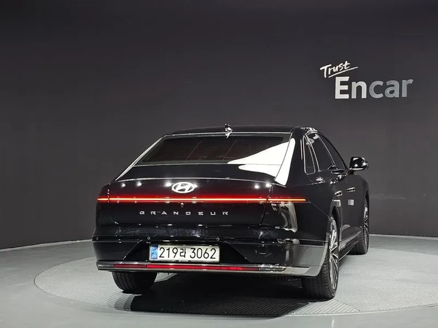 Hyundai Grandeur 3.5 4Wd Calligraphy - автомобили, коли, обяви за нови и употребявани 3