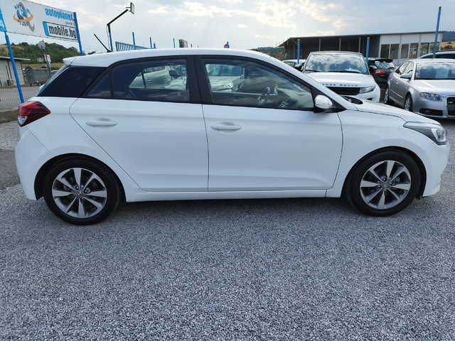 Hyundai I20 1.2 ГАЗ-БЕНЗИН - автомобили, коли, обяви за нови и употребявани 8