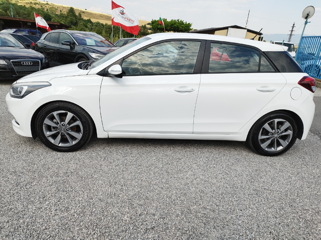 Hyundai I20 1.2 ГАЗ-БЕНЗИН - автомобили, коли, обяви за нови и употребявани 9
