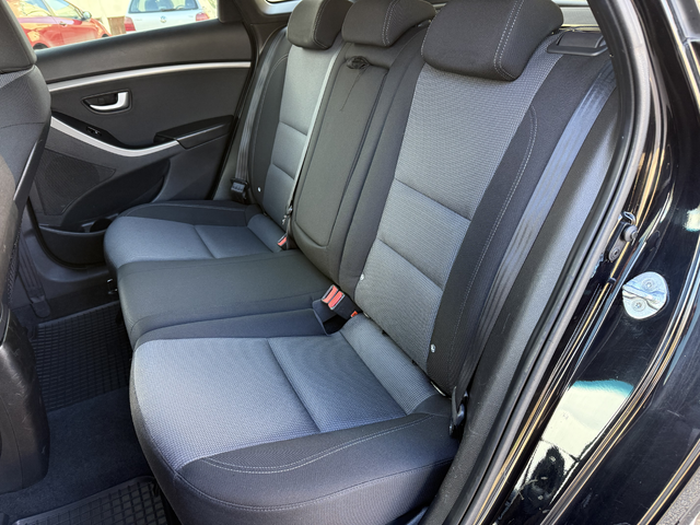 Hyundai I30 1.6 CRDi AUTOMATIC - автомобили, коли, обяви за нови и употребявани 11