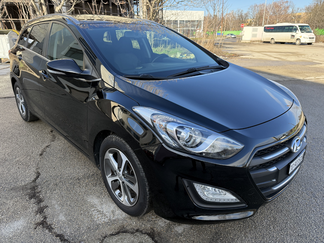 Hyundai I30 1.6 CRDi AUTOMATIC - автомобили, коли, обяви за нови и употребявани 1