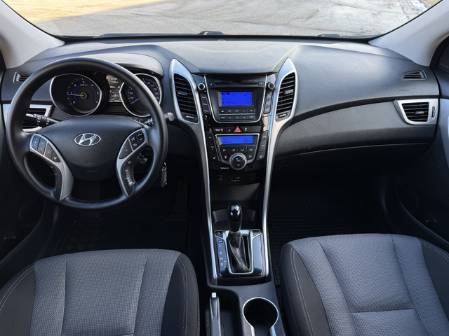 Hyundai I30 1.6 CRDi AUTOMATIC - автомобили, коли, обяви за нови и употребявани 7