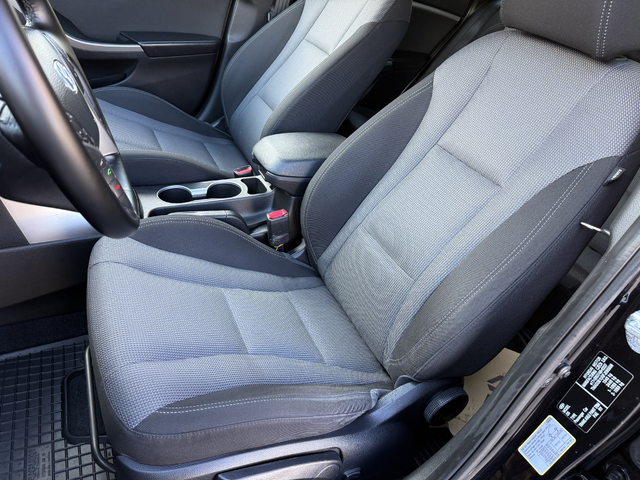 Hyundai I30 1.6 CRDi AUTOMATIC - автомобили, коли, обяви за нови и употребявани 9