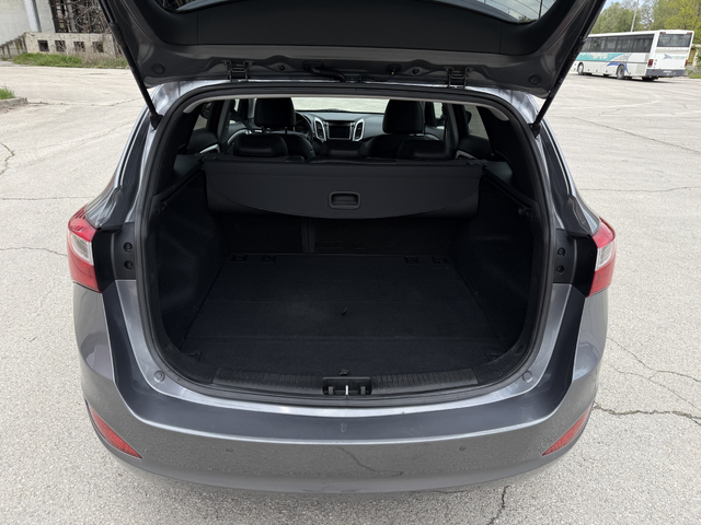 Hyundai I30 1.6i - автомобили, коли, обяви за нови и употребявани 12