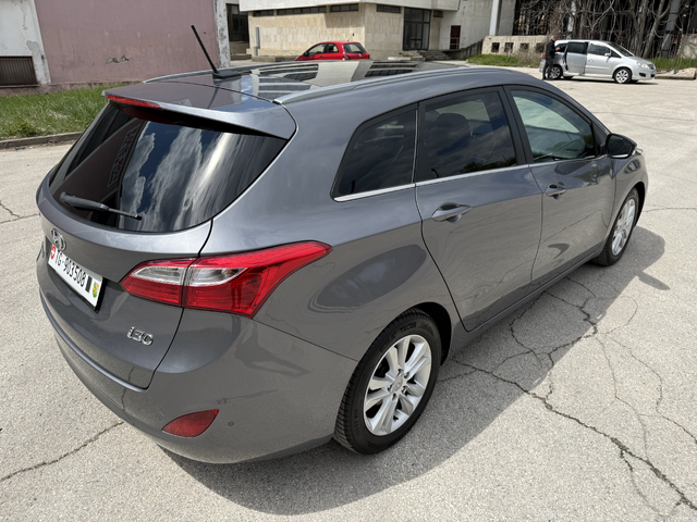 Hyundai I30 1.6i - автомобили, коли, обяви за нови и употребявани 3