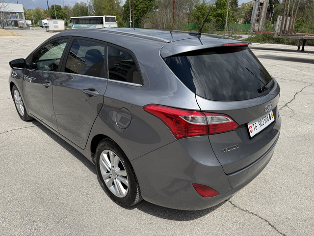 Hyundai I30 1.6i - автомобили, коли, обяви за нови и употребявани 4