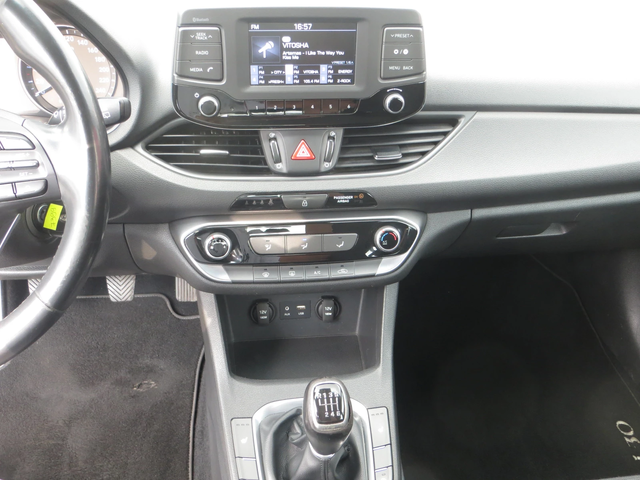 Hyundai I30 1, 6 CRDI euro 6b - автомобили, коли, обяви за нови и употребявани 8