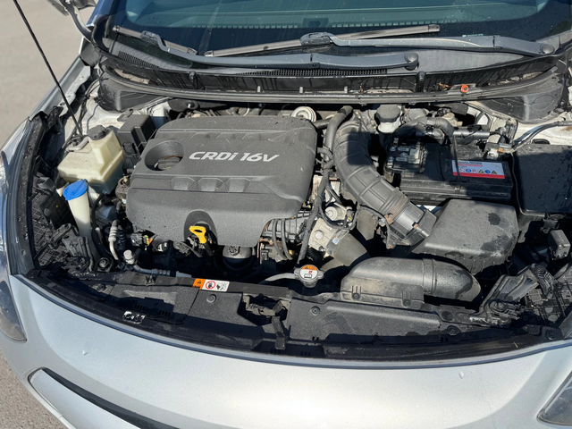 Hyundai I30 1.6CRDI-6ск - автомобили, коли, обяви за нови и употребявани 14