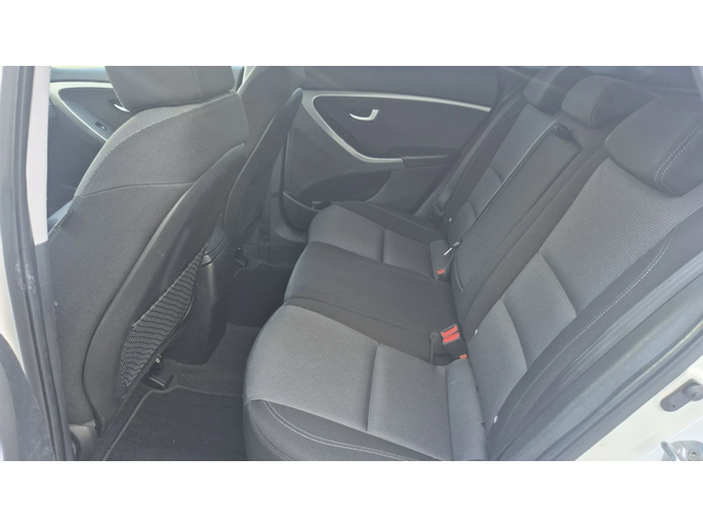 Hyundai I30 1.6 диз 110к.с. - автомобили, коли, обяви за нови и употребявани 12