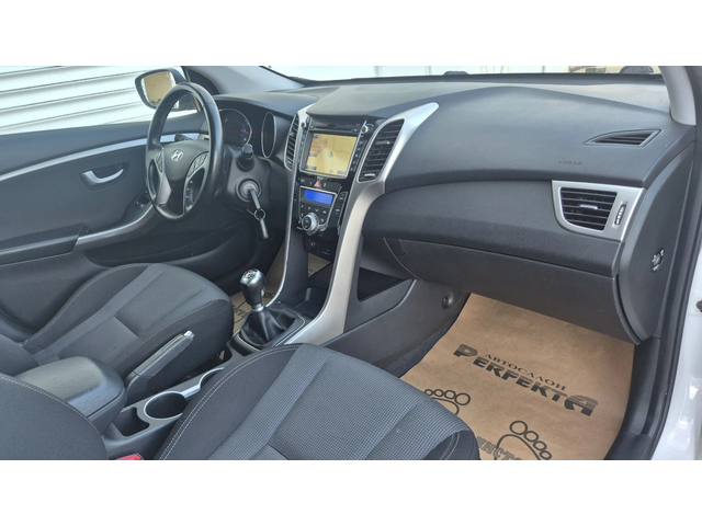 Hyundai I30 1.6 диз 110к.с. - автомобили, коли, обяви за нови и употребявани 13