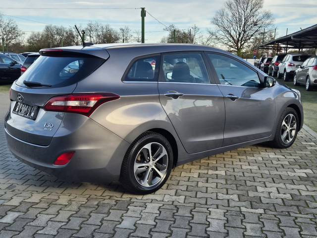 Hyundai I30 1.6диз 110к.с. Автомат - автомобили, коли, обяви за нови и употребявани 6