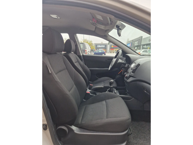 Hyundai I30 1.6 / 90 к.с - автомобили, коли, обяви за нови и употребявани 8