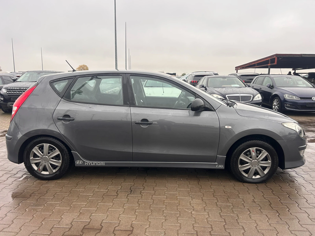Hyundai I30 1.6CRDI NAVI/KAMERA EURO 4 - автомобили, коли, обяви за нови и употребявани 4