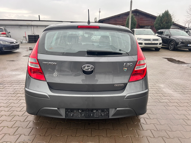 Hyundai I30 1.6CRDI NAVI/KAMERA EURO 4 - автомобили, коли, обяви за нови и употребявани 6