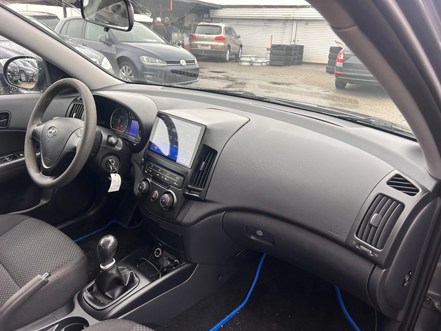 Hyundai I30 1.6CRDI NAVI/KAMERA EURO 4 - автомобили, коли, обяви за нови и употребявани 9