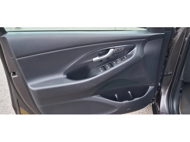 Hyundai I30 1.6 Euro 6 Moon rock Distronic Лимитирана!! - автомобили, коли, обяви за нови и употребявани 9