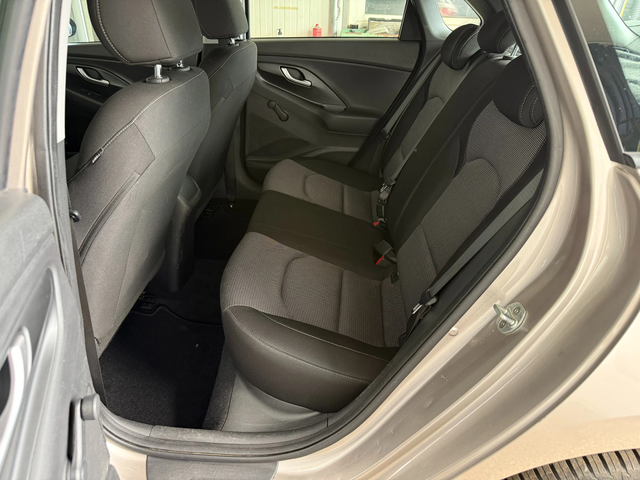 Hyundai I30 1.4I* 99к.с* 6ск* LED* СЕРВИЗНА КНИЖКА С ПЪЛНА ИСТ - автомобили, коли, обяви за нови и употребявани 8