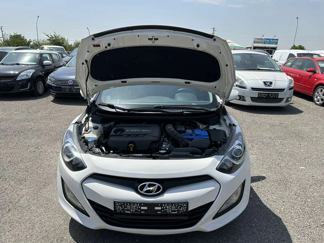 Hyundai I30 1.4CRDI* 90к.с* LED* - автомобили, коли, обяви за нови и употребявани 16