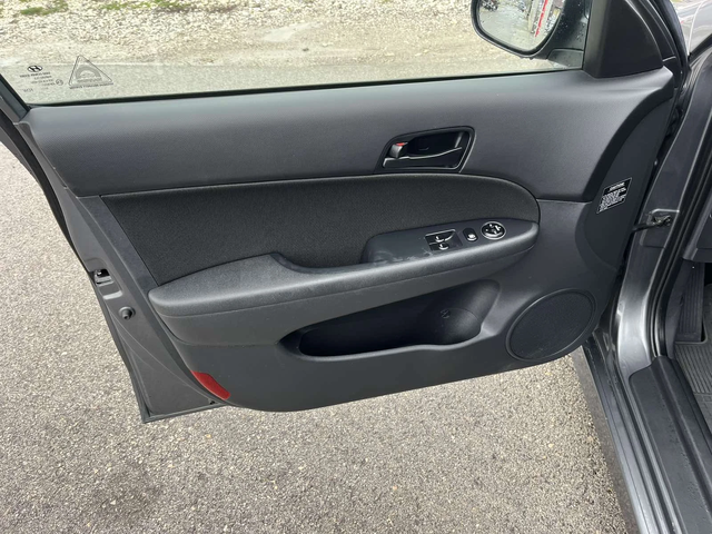 Hyundai I30 1.6CRDI 90кс 6 СКОРОСТИ АВТОПИЛОТ КЛИМАТРОНИК - автомобили, коли, обяви за нови и употребявани 6