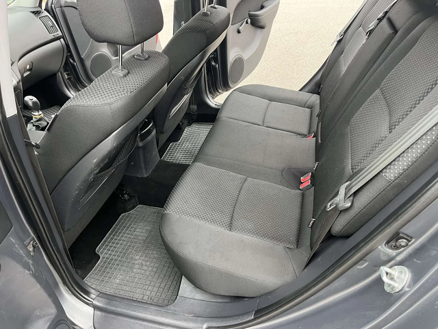 Hyundai I30 1.6CRDI 90кс 6 СКОРОСТИ АВТОПИЛОТ КЛИМАТРОНИК - автомобили, коли, обяви за нови и употребявани 8