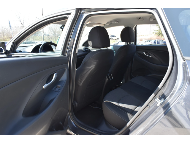 Hyundai I30 1.6D* AUTOMAT - автомобили, коли, обяви за нови и употребявани 9