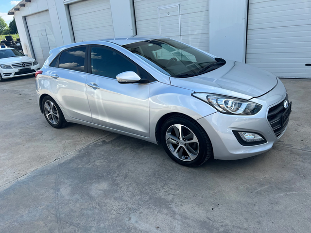 Hyundai I30 1.6crdi * Navi* * Nova* UNIKAT* - автомобили, коли, обяви за нови и употребявани 12
