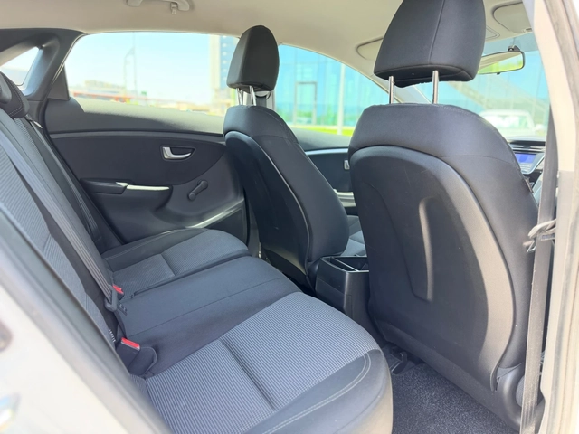 Hyundai I30 1.4 Бензин-Лизинг първа вноска 2300 евро - автомобили, коли, обяви за нови и употребявани 12