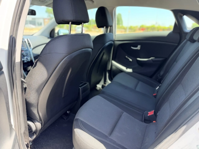Hyundai I30 1.4 Бензин-Лизинг първа вноска 2300 евро - автомобили, коли, обяви за нови и употребявани 13