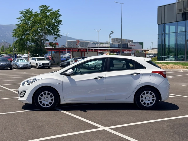 Hyundai I30 1.4 Бензин-Лизинг първа вноска 2300 евро - автомобили, коли, обяви за нови и употребявани 4