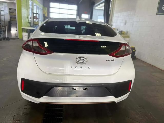 Hyundai Ioniq Electric ULTIMATE КОЖА ШИБЕДАХ CARPLAY KEYLESS ACC - автомобили, коли, обяви за нови и употребявани 4