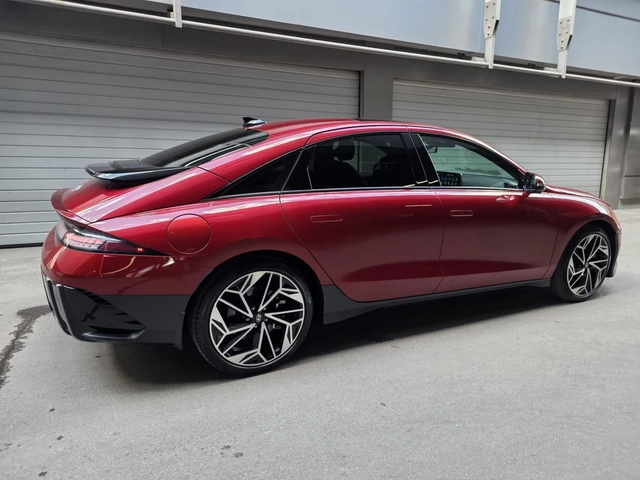 Hyundai Ioniq 6 Ultimate * AWD* 77.4* BOSE* PANO* 360* Head-Up* - автомобили, коли, обяви за нови и употребявани 4