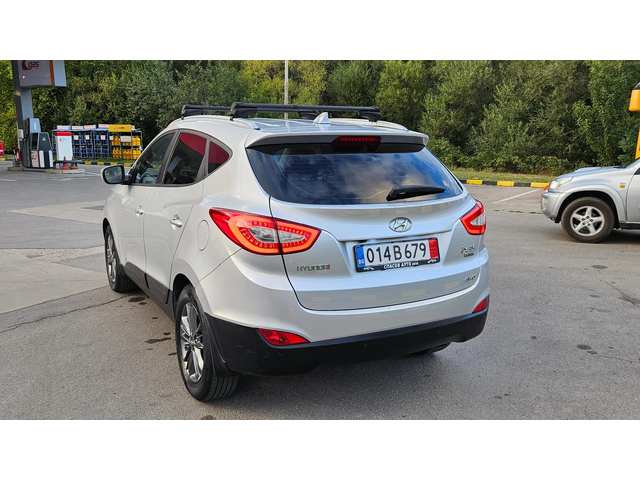 Hyundai IX35 2.0 Crdi AVTOMAT/4X4/KOJA/NAVIG/FACELIFT - автомобили, коли, обяви за нови и употребявани 3