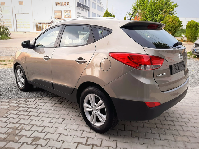 Hyundai IX35 2.0CRDi 6ск. - автомобили, коли, обяви за нови и употребявани 4