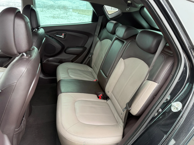 Hyundai IX35 2.0 CRDi / 4WD / 4X4 / KOJA / PODGREV / PARKTRONIC - автомобили, коли, обяви за нови и употребявани 11