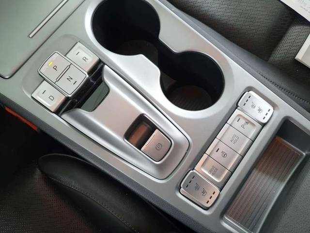 Hyundai Kona Premium 64 kWh FACELIFT* * * SOH98% - автомобили, коли, обяви за нови и употребявани 11