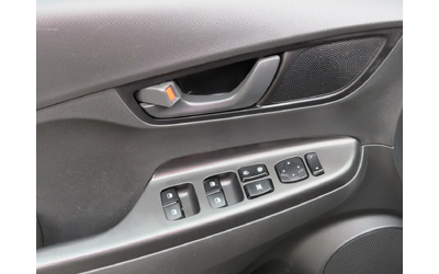 Hyundai Kona 2.0L Essential w/ CarPlay B.Camera BLND Spots NO A Front Wheel Drive - автомобили, коли, обяви за нови и употребявани 12