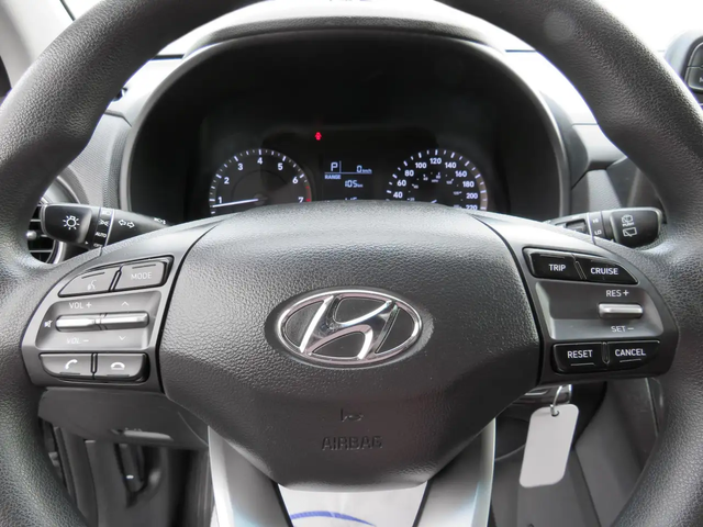 Hyundai Kona 2.0L Essential w/ CarPlay B.Camera BLND Spots NO A Front Wheel Drive - автомобили, коли, обяви за нови и употребявани 13