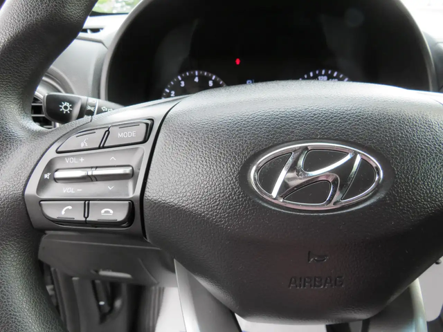 Hyundai Kona 2.0L Essential w/ CarPlay B.Camera BLND Spots NO A Front Wheel Drive - автомобили, коли, обяви за нови и употребявани 14