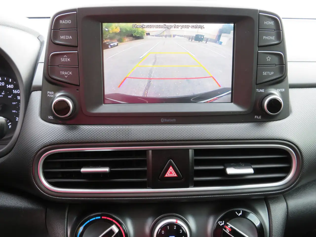 Hyundai Kona 2.0L Essential w/ CarPlay B.Camera BLND Spots NO A Front Wheel Drive - автомобили, коли, обяви за нови и употребявани 19