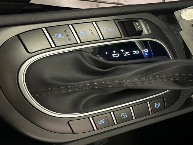 Hyundai Kona 2.0l Preferred - TREND/AWD/LEATHER/ROOF! All Wheel Drive - автомобили, коли, обяви за нови и употребявани 16