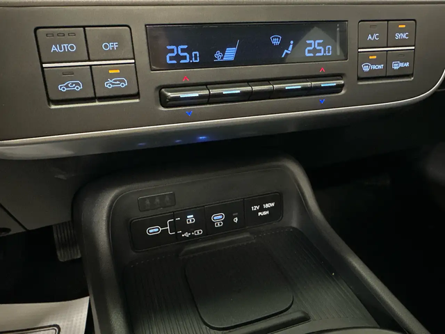 Hyundai Kona 2.0l Preferred - TREND/AWD/LEATHER/ROOF! All Wheel Drive - автомобили, коли, обяви за нови и употребявани 17