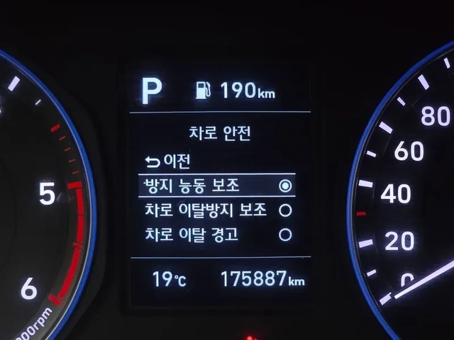 Hyundai Kona 1.6 - автомобили, коли, обяви за нови и употребявани 15
