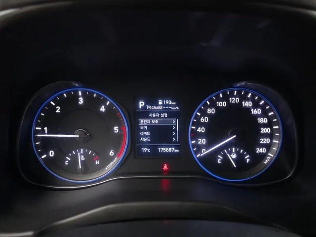 Hyundai Kona 1.6 - автомобили, коли, обяви за нови и употребявани 7