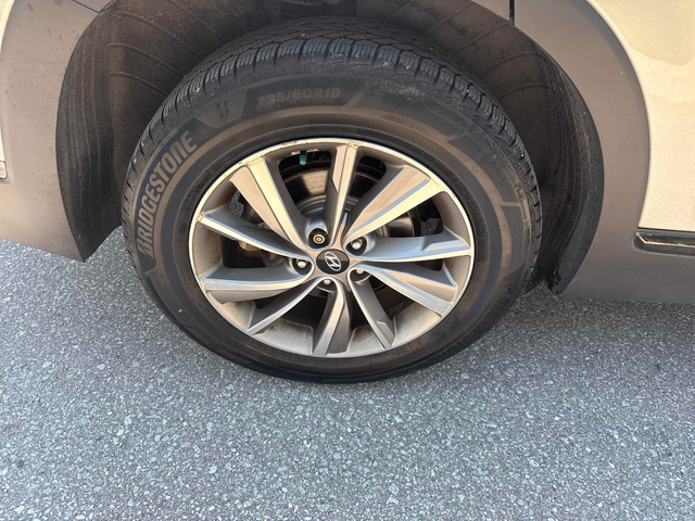 Hyundai Santa Fe 2.0L 4cyl AWD - автомобили, коли, обяви за нови и употребявани 6