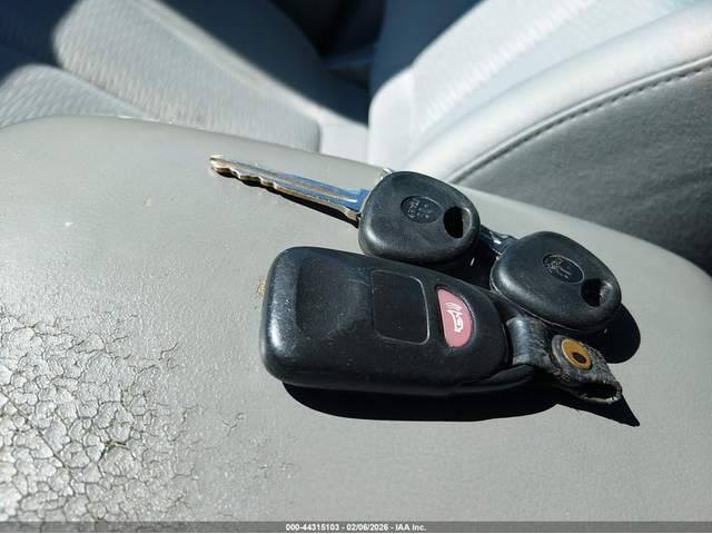 Hyundai Santa fe 2.7L V-6 DOHC, VVT, 185HP Front Wheel Drive - автомобили, коли, обяви за нови и употребявани 10