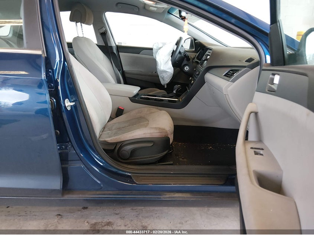 Hyundai Sonata 2.4L I-4 DI, DOHC, VVT, 185HP Front Wheel Drive - автомобили, коли, обяви за нови и употребявани 4