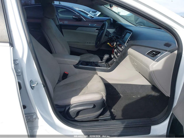 Hyundai Sonata 2.4L I-4 DI, DOHC, VVT, 185HP Front Wheel Drive - автомобили, коли, обяви за нови и употребявани 4