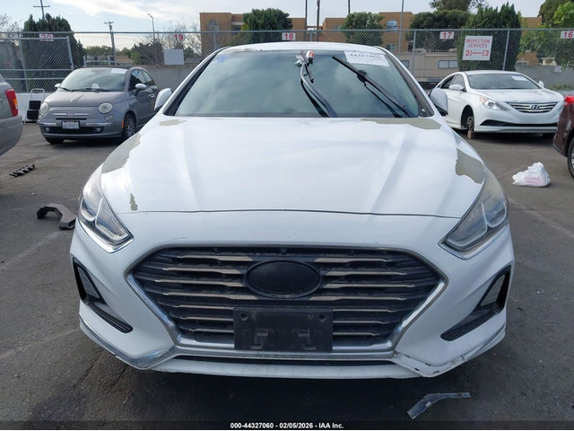 Hyundai Sonata 2.4L I-4 DI, DOHC, VVT, 185HP Front Wheel Drive - автомобили, коли, обяви за нови и употребявани 5